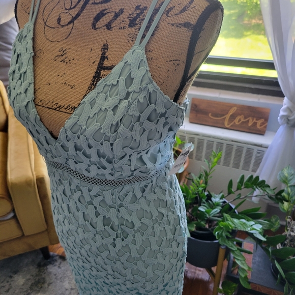 Beautiful Lace Spaghetti Strap Dress.... - Picture 2 of 4